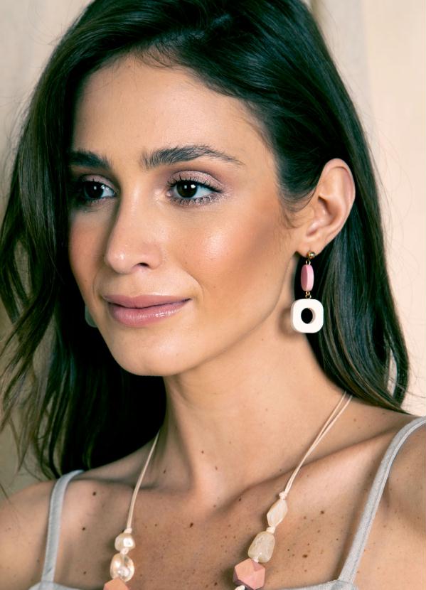 Quintess - Brincos Médios com Vazado Rosa e Off White 5