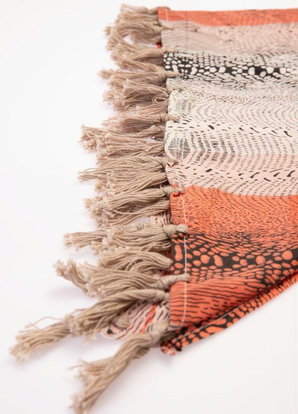 Quintess - Echarpe Triangular Bege e Laranja com Tassel 2