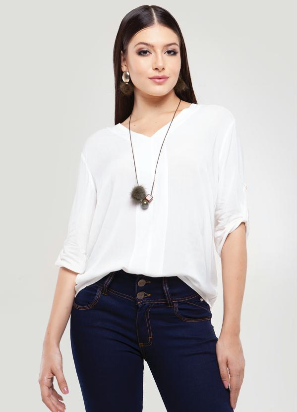 Quintess - Brinco Médio Dourado com Aplicação de Pompom 2