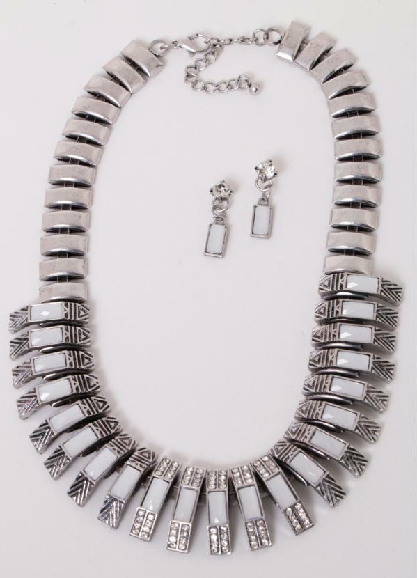 Quintess - Conjunto com Pedrarias e Textura Prata e Branco