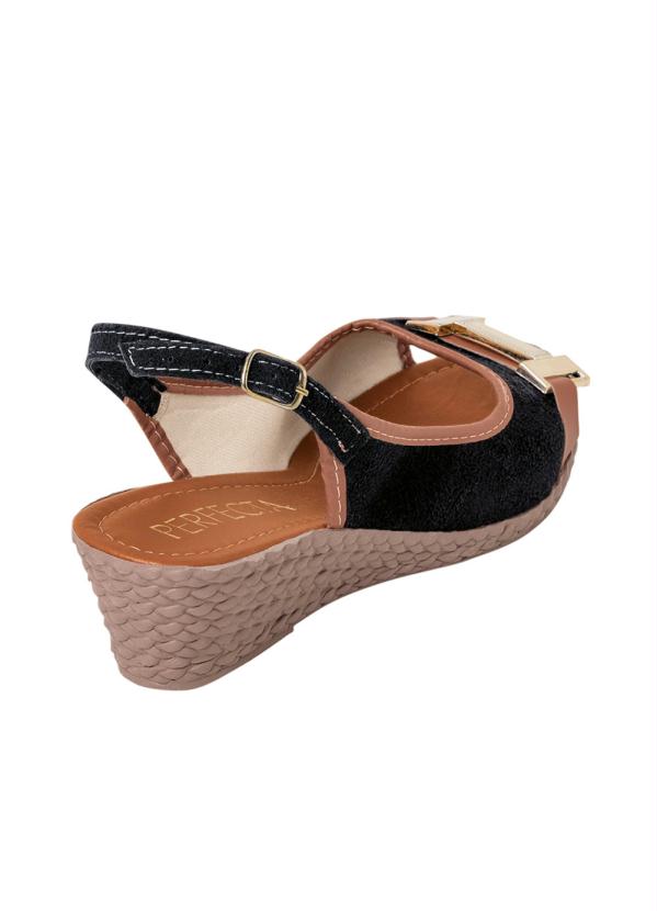 Outlet - Sandália Anabela Preta com Detalhe em Dourado 2