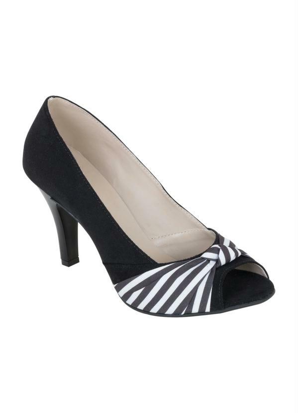 Outlet - Sapato Preto com Detalhe Listrado