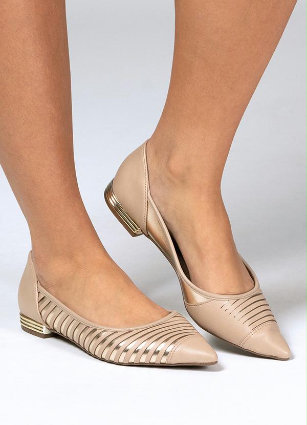 Quintess - Sapatilha de Bico com Relevo Nude e Dourada 2