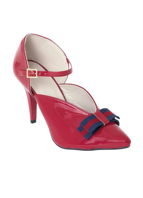 Sapato Vermelho Bico Fino com Verniz - Queima de Estoque