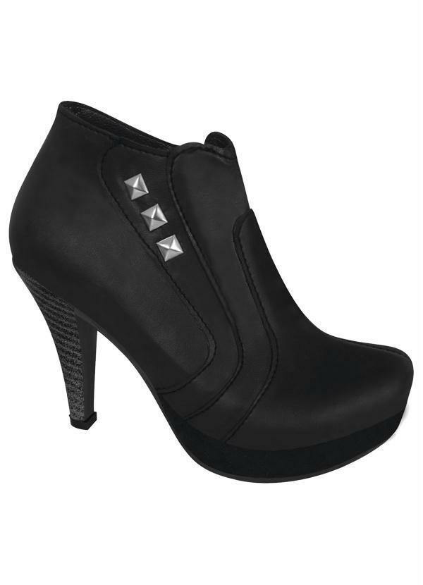 Outlet - Bota Cano Curto com Detalhes em Metal Preta