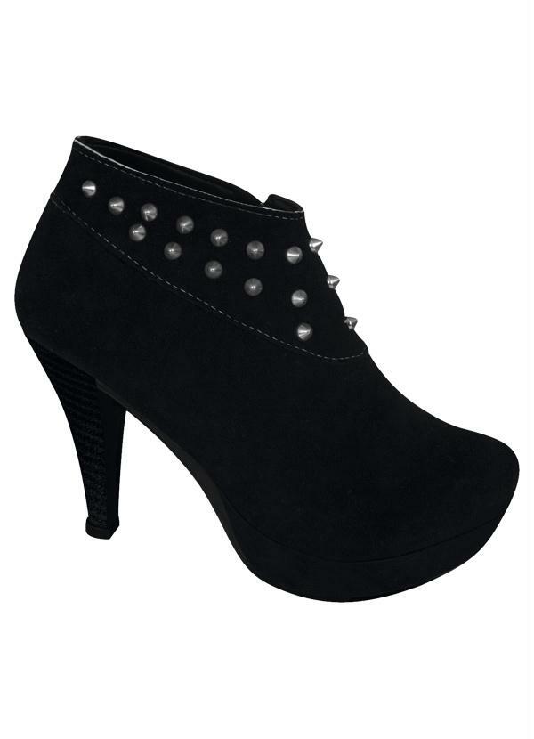 Outlet - Bota Cano Curto com Spikes Preto