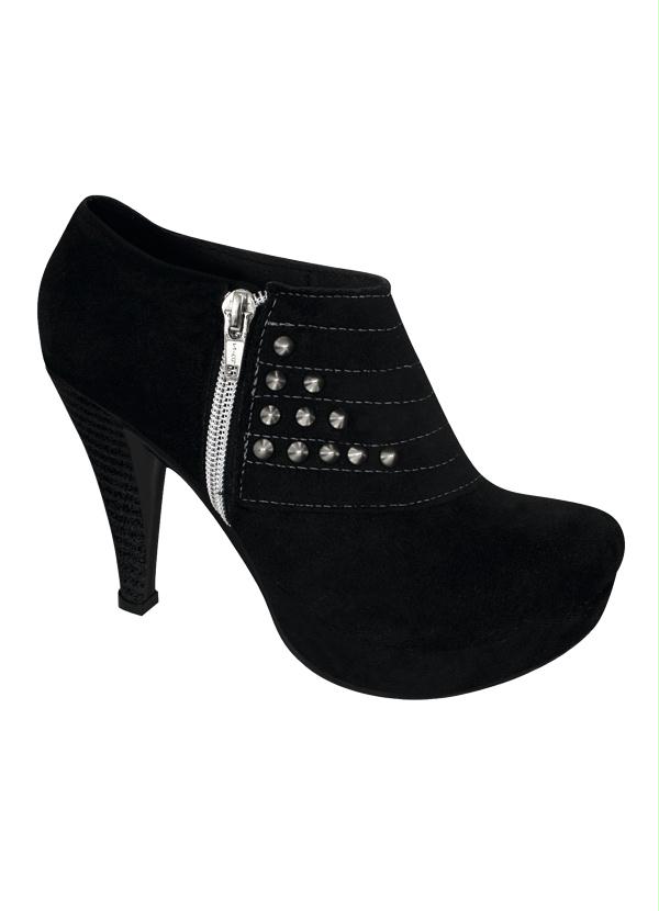 Outlet - Bota com Spikes Cano Curto Preto