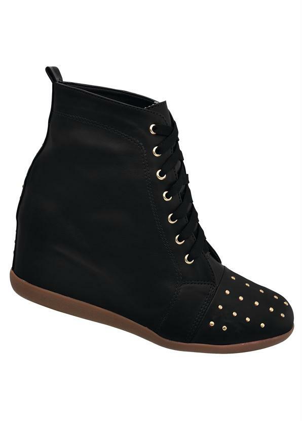 Outlet - Sneaker com Cravos em Metal Preto