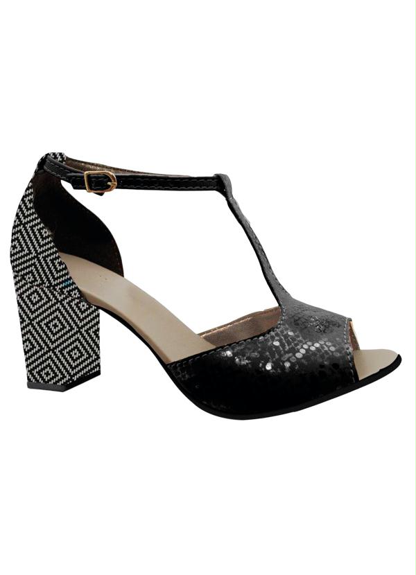 Outlet - Sandália Preta com Estampa Geométrica