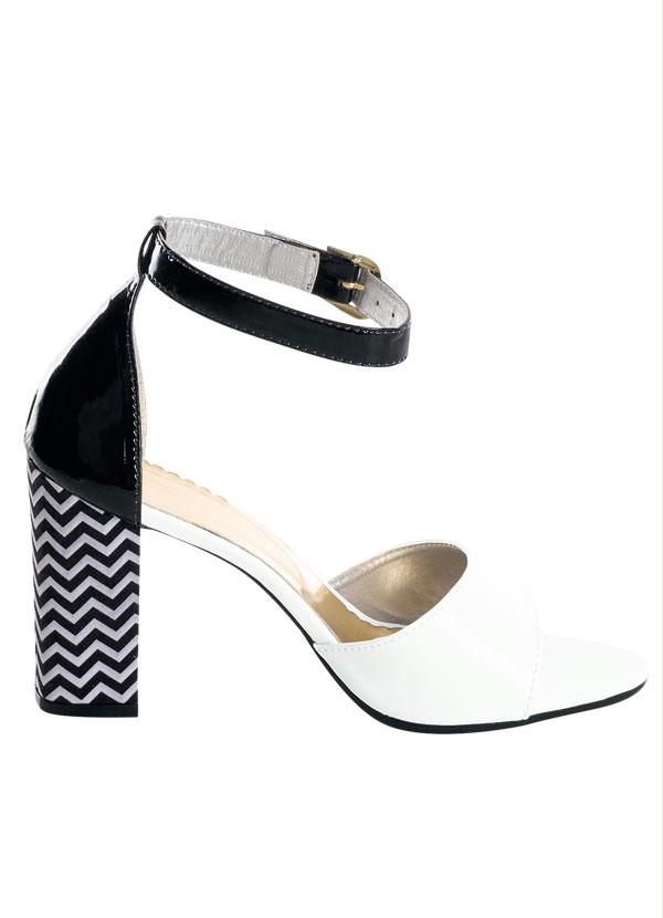 Outlet - Sandália Bicolor Preta e Branca Salto Geométrico 3