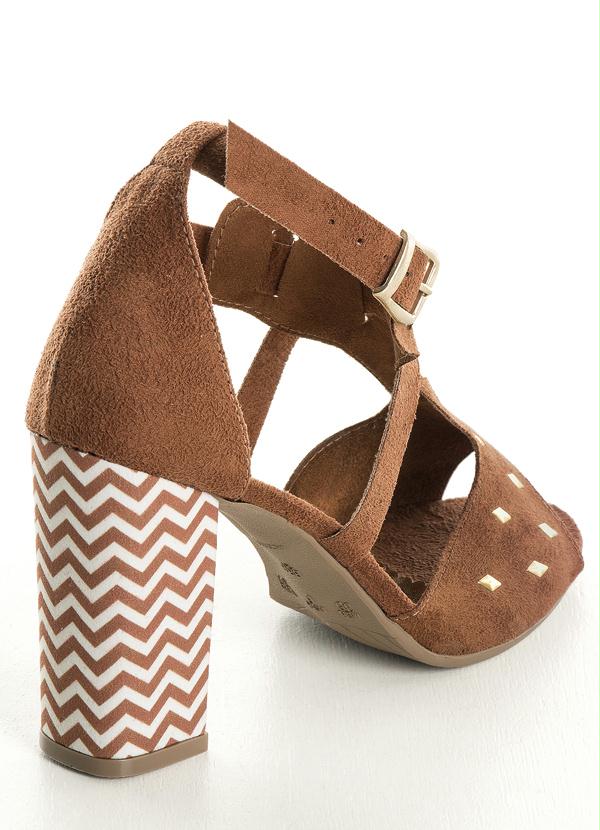 Outlet - Sandália com Salto Geométrico Marrom 2