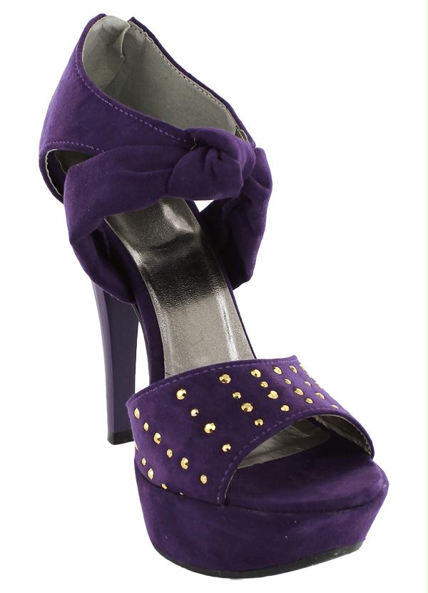 Outlet - Sandália com Tachas Bordo