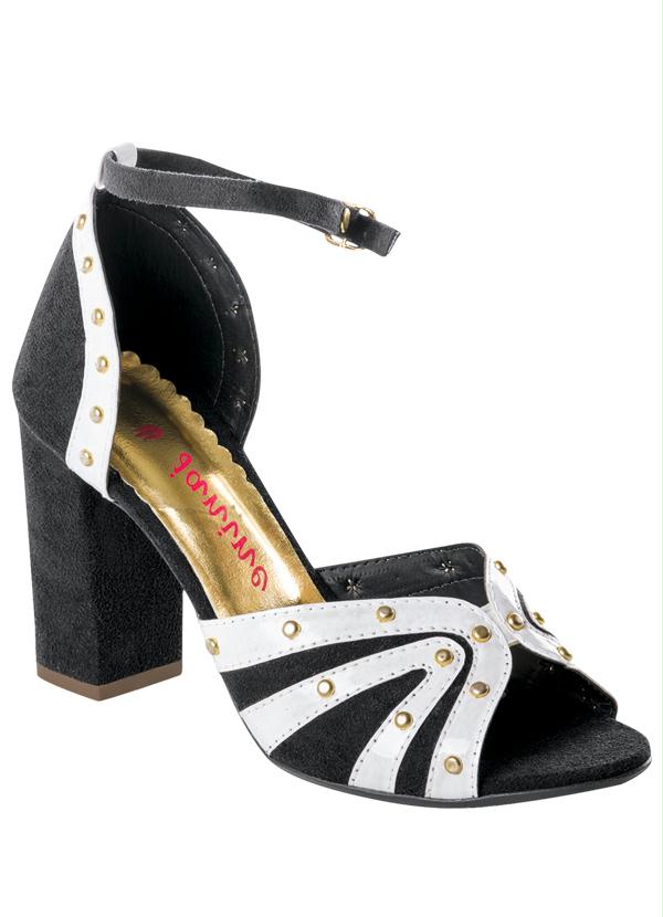 Outlet - Sandália Preta e Branca Detalhe Tachas 1