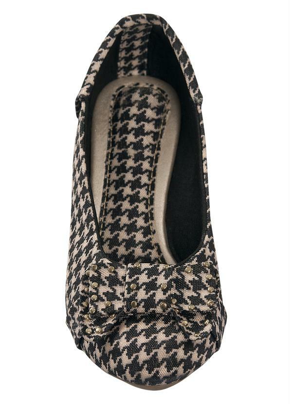 Quintess - Sapato Feminino com Laço e Tachinha Preto e Bege 4