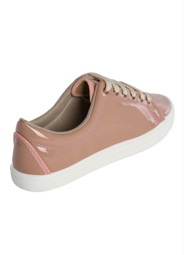 tenis branco envernizado