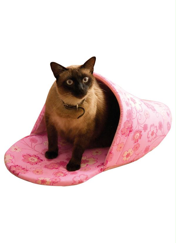 Lar e Lazer - Cama Pet com Formato de Pantufa Rosa para Gatos 1