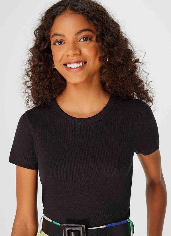 Hering - Blusa Feminina Cropped Canelada Preto 4