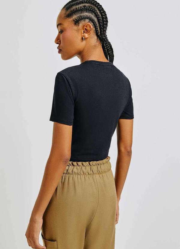 Hering - Blusa Feminina Cropped Manga Curta com Elastano Preto 3