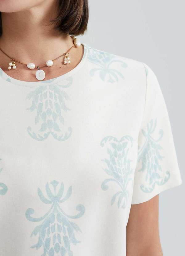 Hering - Blusa Feminina Estampada Manga Evase em Viscose Creponada Branco 4