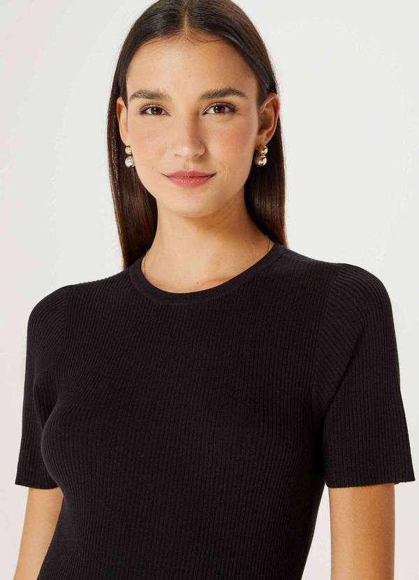 Hering - Blusa Feminina Manga Curta Canelada em Trico Preto 4