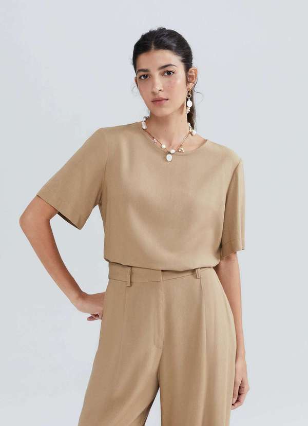 Hering - Blusa Feminina Manga Curta com Linho Marrom