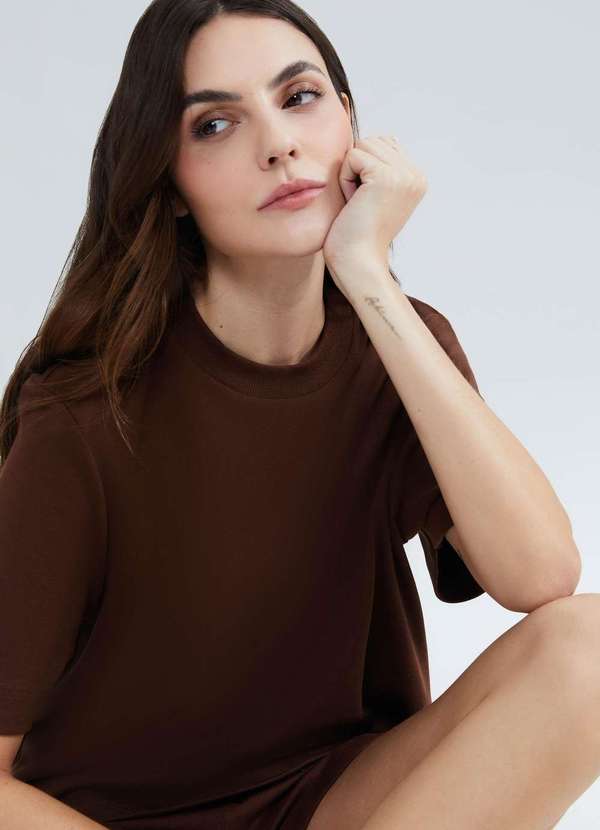 Hering - Blusa Feminina Manga Curta em Malha Interlock Marrom 2