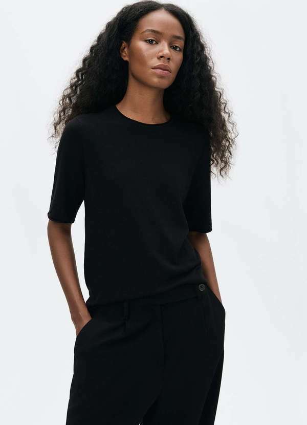 Hering - Blusa Feminina Manga Curta em Trico Leve Preto