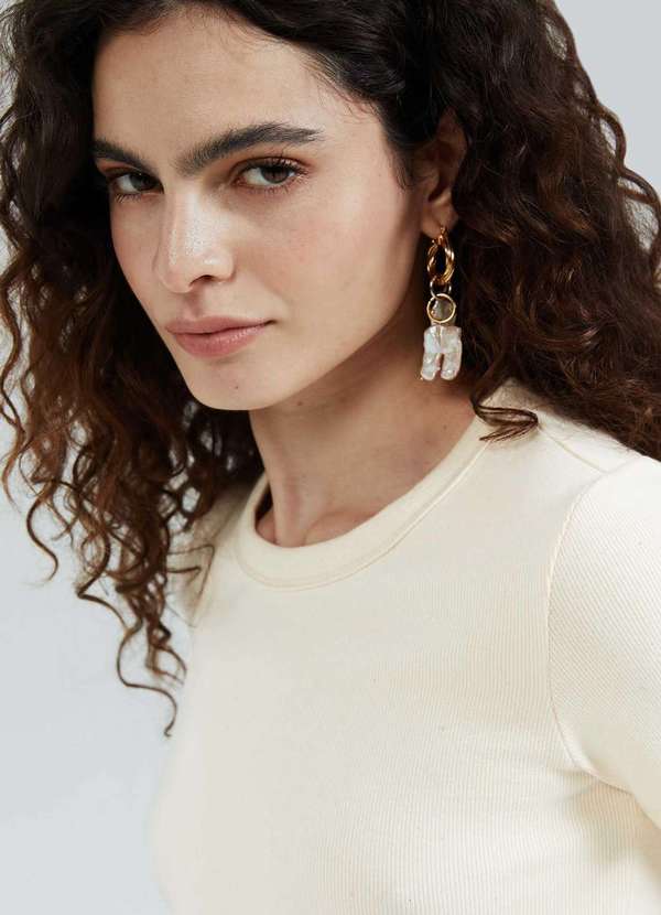 Hering - Blusa Feminina Manga Curta Slim em Ribana Bege 2