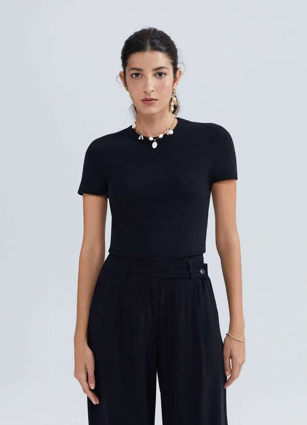 Hering - Blusa Feminina Manga Curta Slim em Ribana Preto