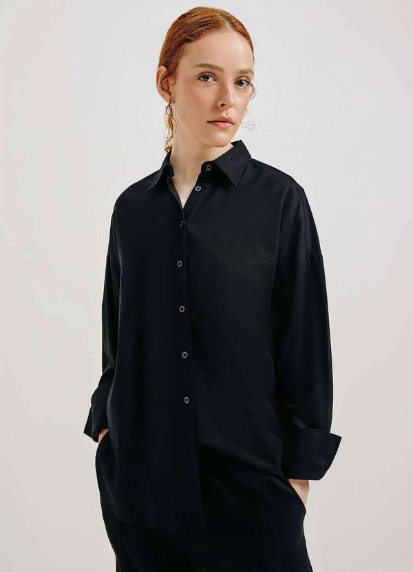 Hering - Camisa Feminina Alongada Manga Longa com Linho Preto