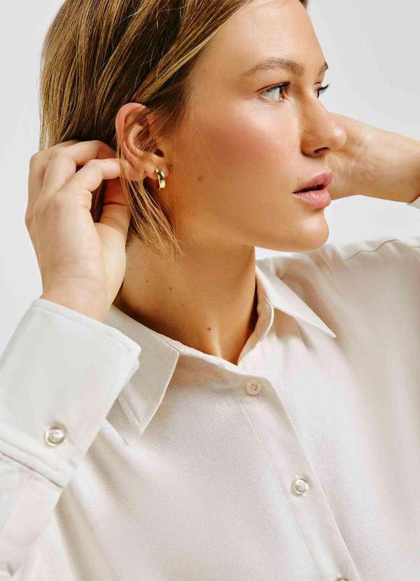 Hering - Camisa Feminina Alongada Manga Longa com Linho Branco 2