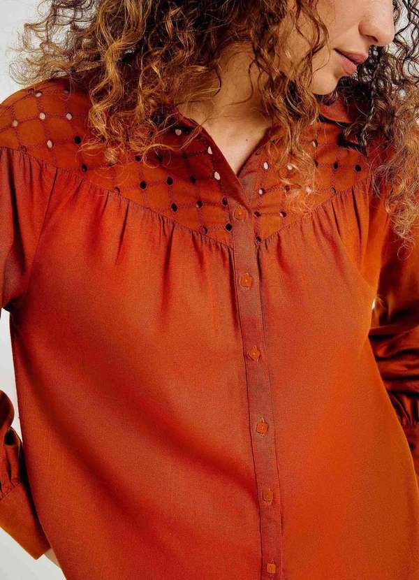 Hering - Camisa Feminina Manga Longa com Laise Marrom 2