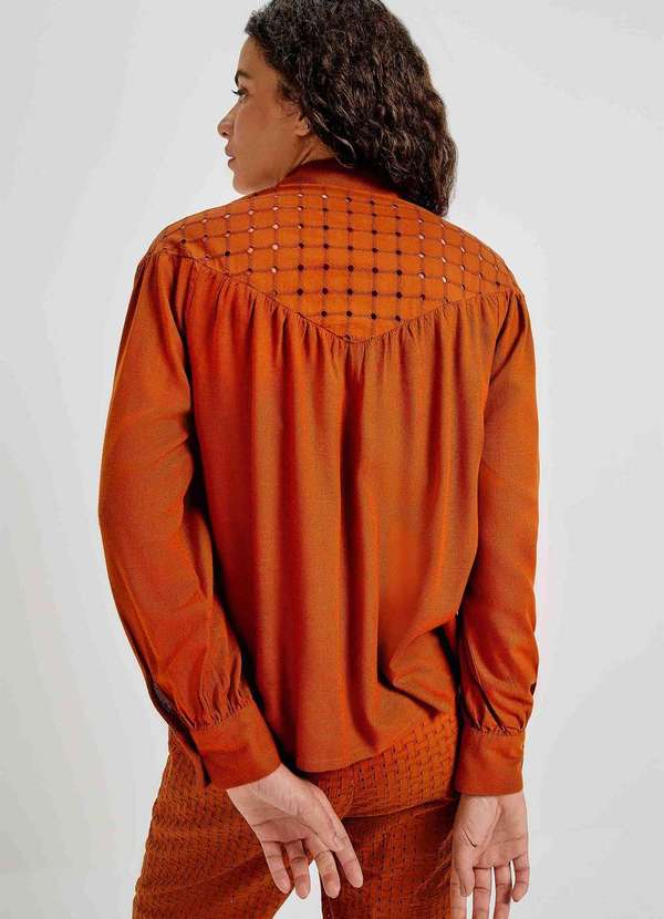 Hering - Camisa Feminina Manga Longa com Laise Marrom 3