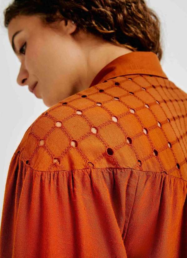 Hering - Camisa Feminina Manga Longa com Laise Marrom 5