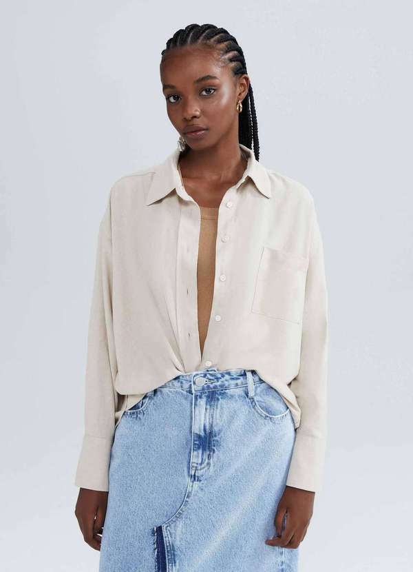 Hering - Camisa Feminina Manga Longa em Viscolinho Bege