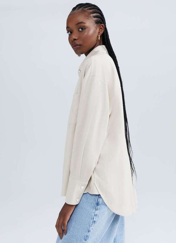 Hering - Camisa Feminina Manga Longa em Viscolinho Bege 2