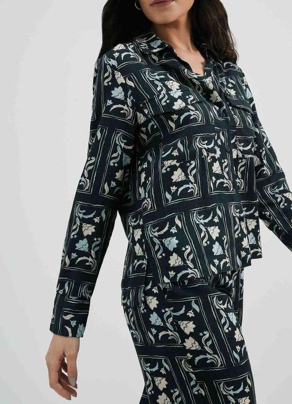 Hering - Camisa Feminina Manga Longa em Viscolinho Verde 4