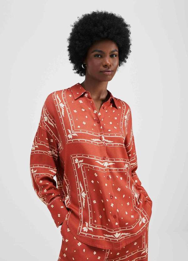 Camisa Feminina Manga Longa Estampada em Crepe Marrom Hering Oficial