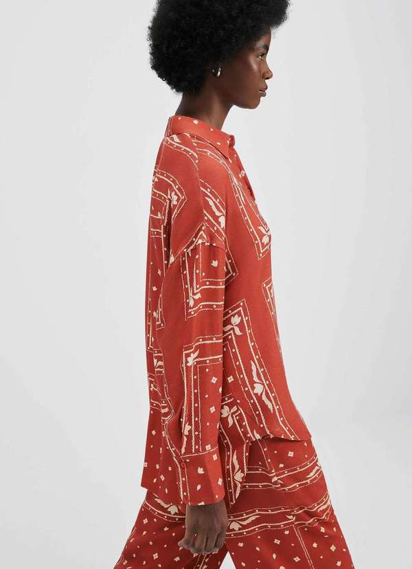 Hering - Camisa Feminina Manga Longa Estampada em Crepe Marrom 2