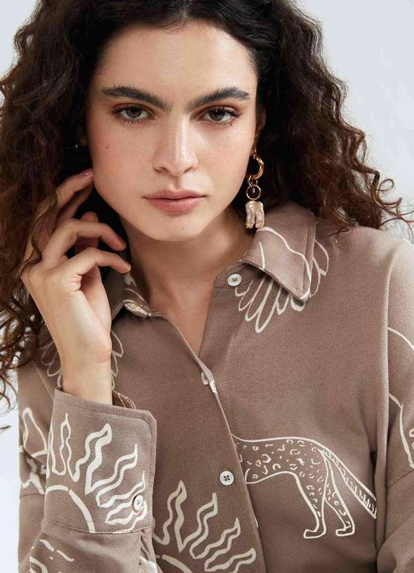 Hering - Camisa Feminina Manga Longa Estampada Marrom 2
