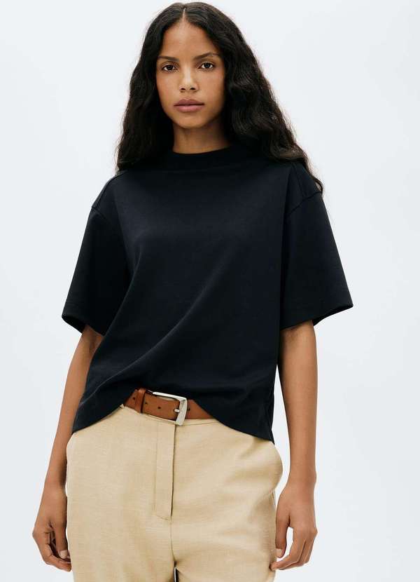 Hering - Camiseta Feminina Manga Curta em Algodao Peruano Preto