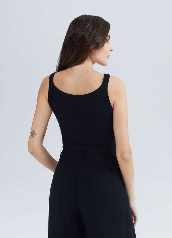 Hering - Regata Basica Feminina Cropped em Ribana Canelada Preto 2