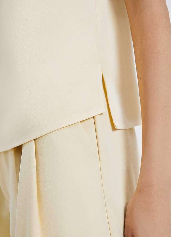 Hering - Regata Feminina com Botoes em Viscose Creponada Amarelo 5