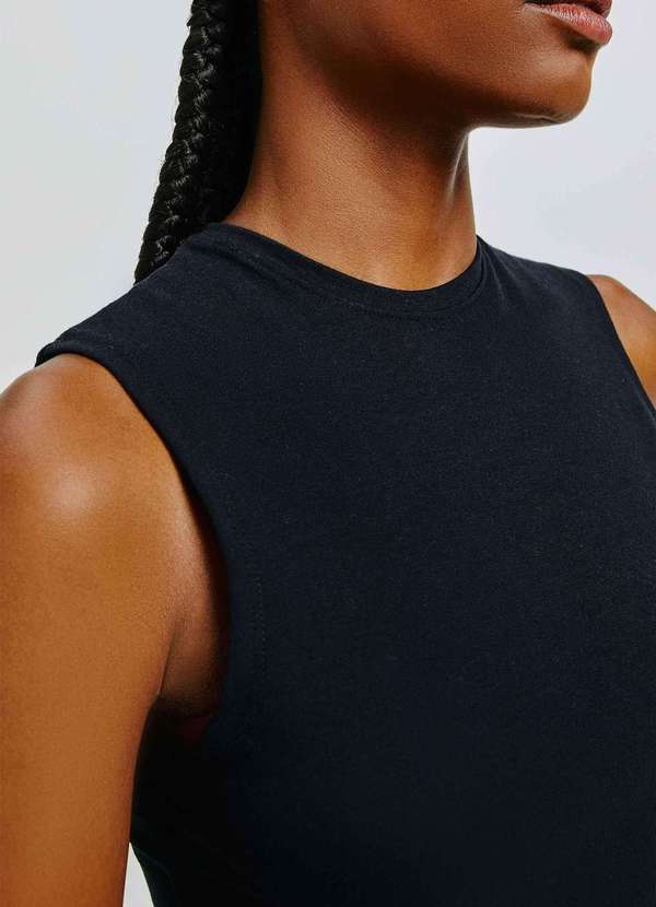 Hering - Regata Feminina Cropped em Malha com Elastano Preto 2