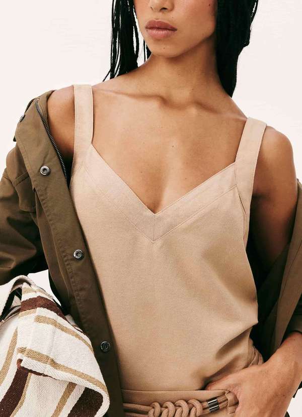 Hering - Regata Feminina Decote V Algodao e Linho Bege 5