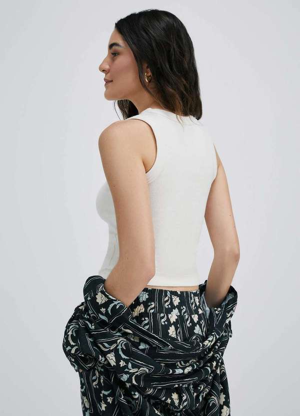 Hering - Regata Feminina Slim em Ribana Canelada Branco 3