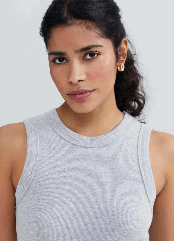 Hering - Regata Feminina Slim em Ribana Canelada Cinza 4