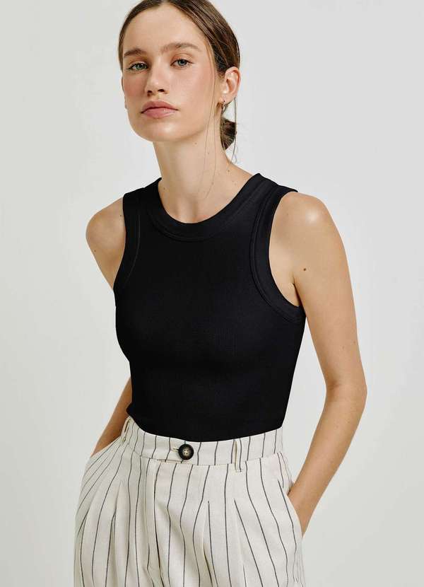 Hering - Regata Feminina Slim em Ribana Canelada Preto