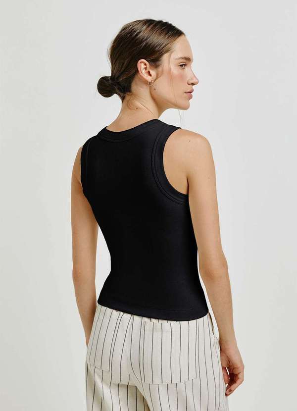 Hering - Regata Feminina Slim em Ribana Canelada Preto 3