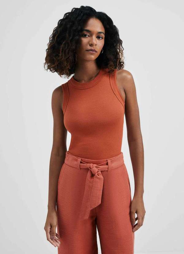 Hering - Regata Feminina Slim em Ribana Canelada Marrom